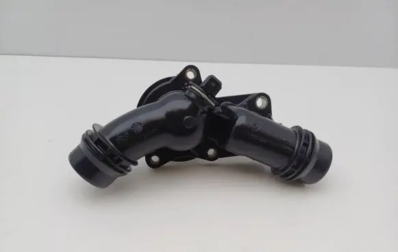 BMW 5 E39 Thermostat housing 1436824 1437040