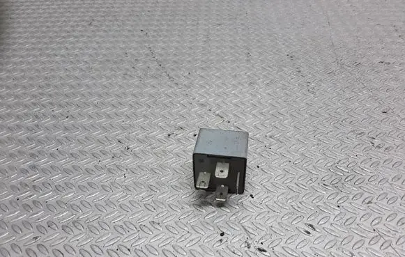 Volkswagen PASSAT B5.5 Other relay 141951253B
