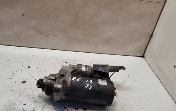 Volkswagen PASSAT B6 Starter motor 0001123028 P0611959 10019