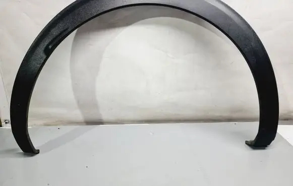 Rear fender molding trim