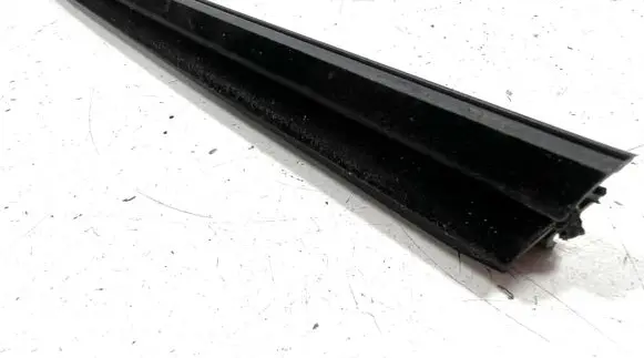 Suzuki Vitara (LY) Front door glass trim molding