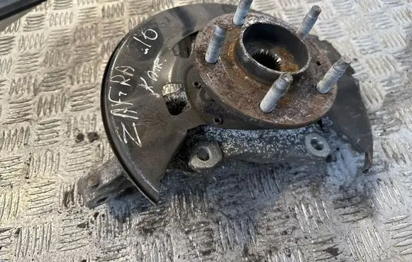Opel Zafira C Front wheel hub