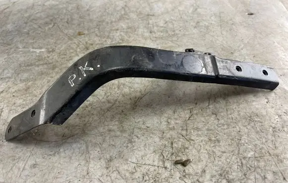 Mercedes-Benz S W221 Fender mounting bracket