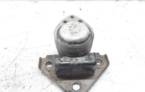 Ford Fiesta Engine mount bracket