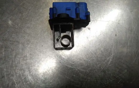 Peugeot 308 Coolant fan relay 9662240180 8241011