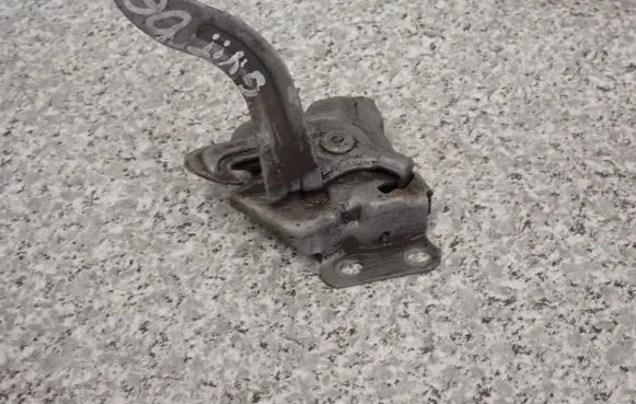 Suzuki Grand Vitara II Engine bonnet/hood lock/catch