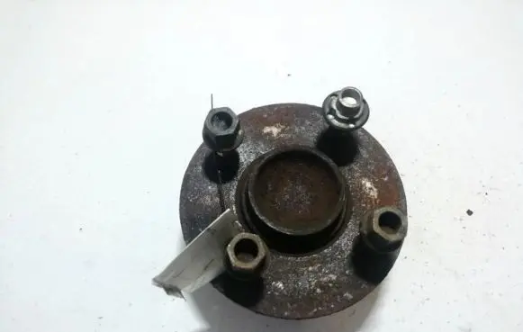 Mini One - Cooper R50 - 53 Rear wheel hub