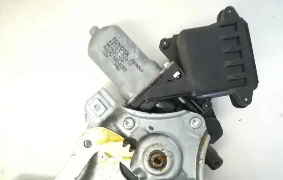 Toyota Auris 150 Front door window regulator motor 975516102 975516-102