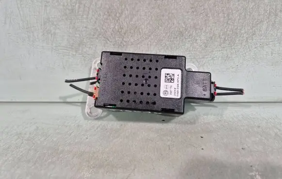 Volkswagen Tiguan Aerial antenna amplifier 5N0035570A