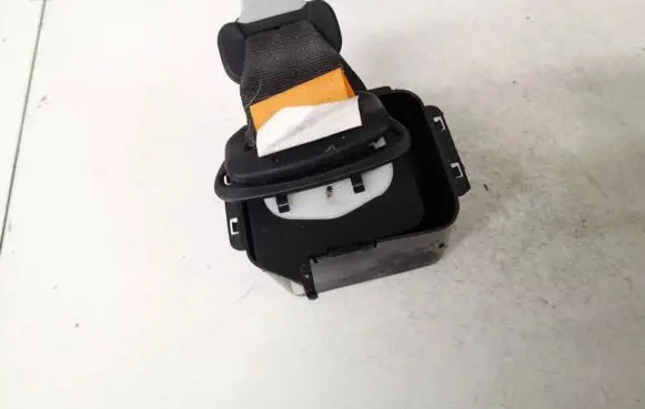 Middle seatbelt (rear)