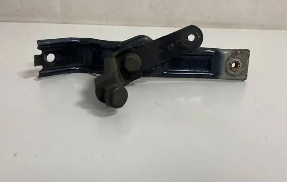 Mercedes-Benz E W211 Horn signal holder/bracket 