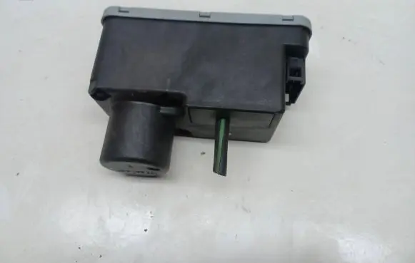 Volkswagen Golf III Central locking vacuum pump 1H0962257