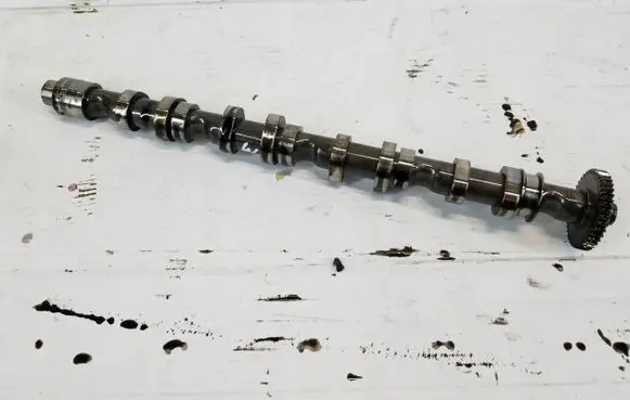 Volkswagen PASSAT B7 Camshaft 