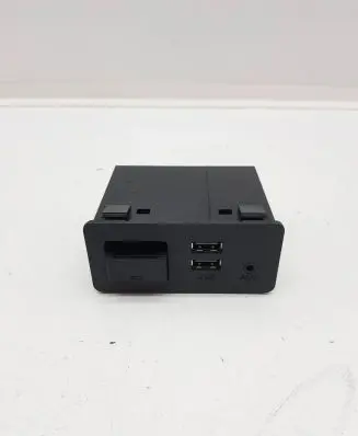 Mazda 6 USB socket connector D09H669U0 10R041341 904526412446