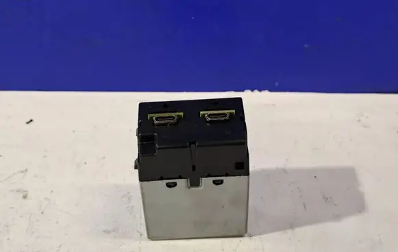 Polestar 2 USB socket connector 31682676 P31682676