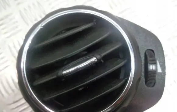 Alfa Romeo 147 Dashboard side air vent grill/cover trim