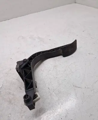 Mercedes-Benz ML W163 Accelerator throttle pedal A1633000704