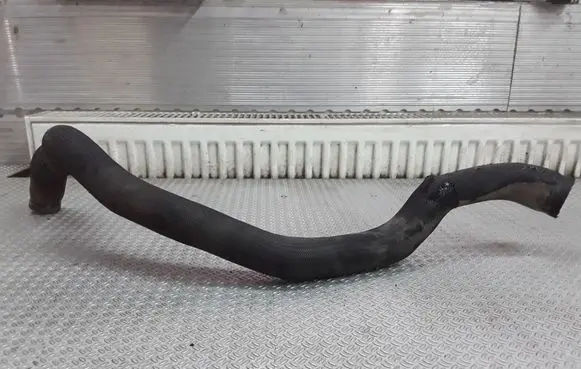 Volvo V70 Engine coolant pipe/hose