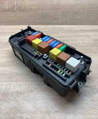Opel Vectra C Fuse module 13144710