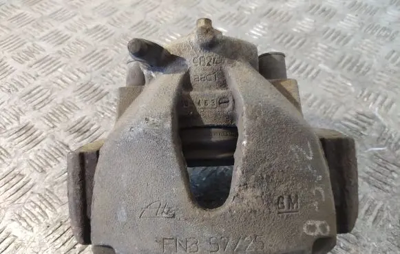 Opel Zafira B Front brake caliper 5725 9824