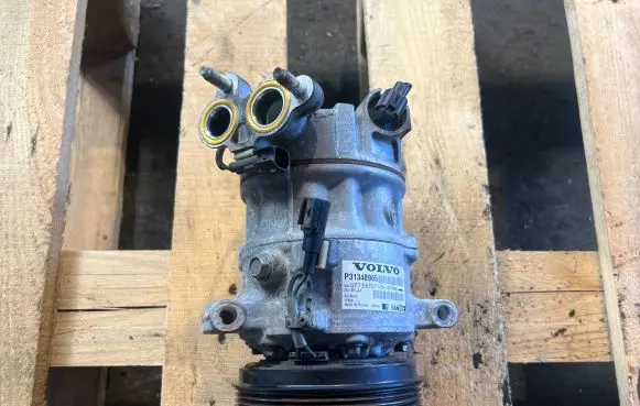 Volvo V40 Air conditioning (A/C) compressor (pump) 31348965
