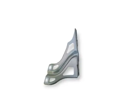 Audi Q3 8U Fender mounting bracket 8U0821135