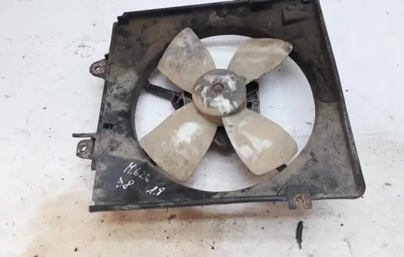 Radiator cooling fan shroud