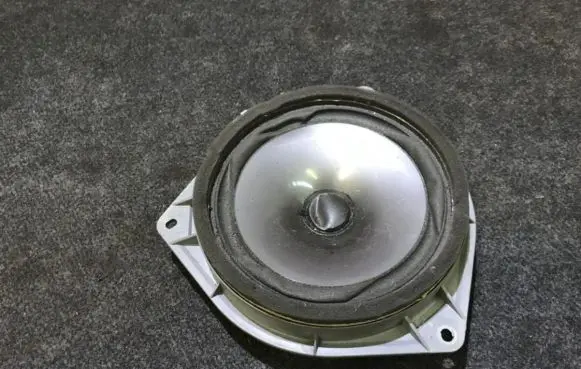 Lexus IS 200-300 Front door speaker 8616053140 86160-53140