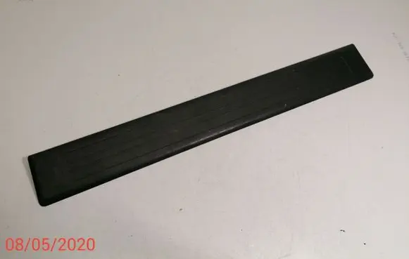 Mercedes-Benz GL X164 Front sill trim cover A1646800435