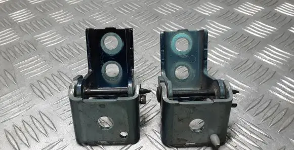 Rear door hinge set