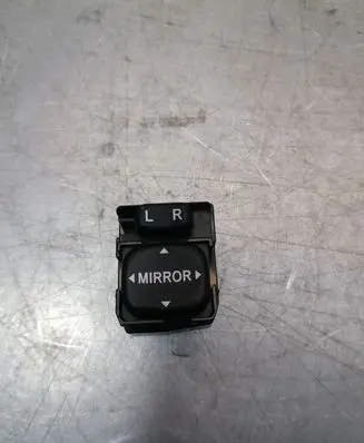 Toyota Auris 150 Wing mirror switch 183574