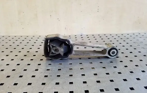 Volvo XC70 Engine mount bracket 31430441