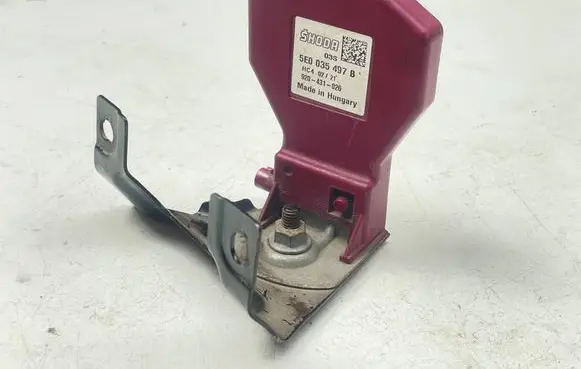 Skoda Octavia Mk4 Rear glass lock/latch Q208 5E0035497B