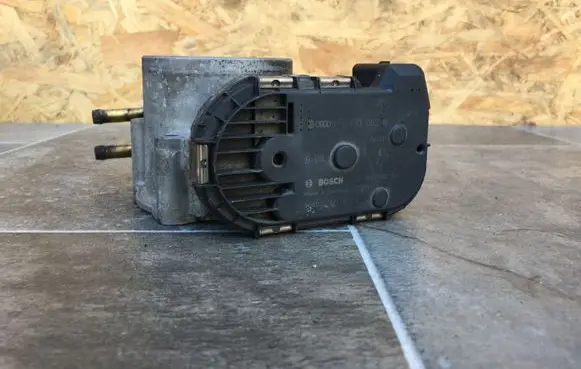 Audi A4 S4 B6 8E 8H Throttle valve 078133062B