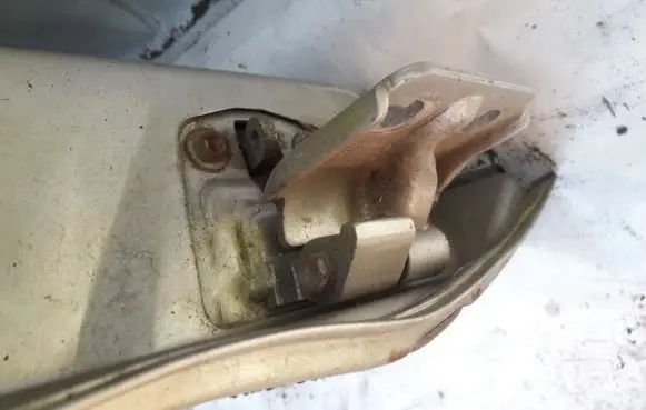 Fiat Marea Rear door lower hinge