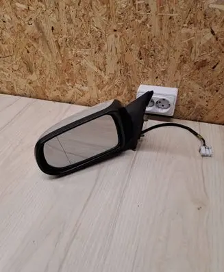 Mazda 626 Front door electric wing mirror E13010142