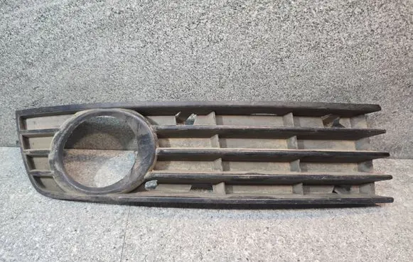 Audi A6 S6 C5 4B Front bumper lower grill 8E0807682A