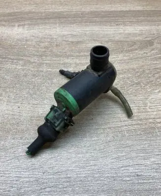 Peugeot 406 Headlight washer pump 0590001 9JD