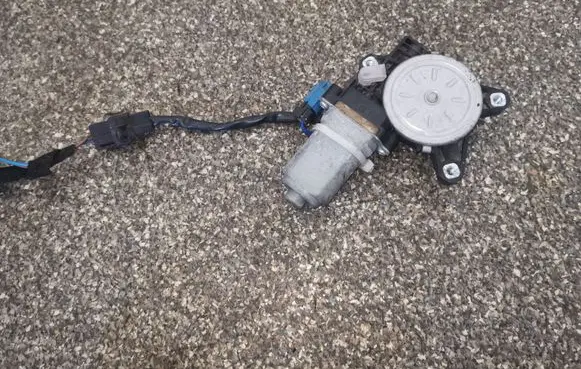 Chevrolet Captiva Rear door window regulator motor 96627082