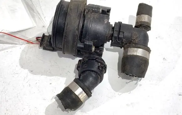 Mercedes-Benz CLS C257 Oil filter mounting bracket A0005000900