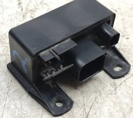 Mercedes-Benz C W203 Glow plug pre-heat relay
