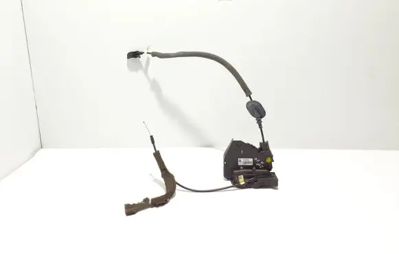 Renault Espace V (RFC) Rear door lock 825002920R
