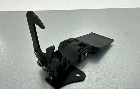 Audi Q3 8U Engine bonnet/hood lock/catch 8U0823480C