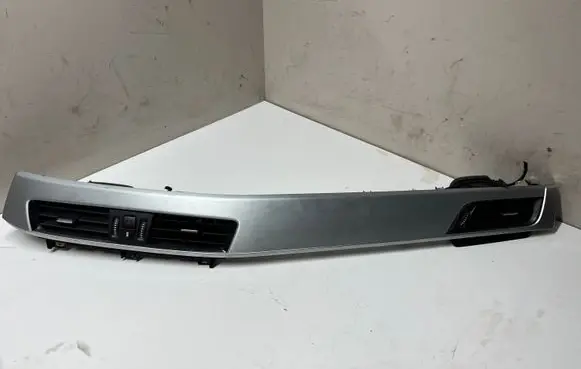 BMW X2 F39 Dash center air vent grill 923066