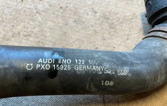 Audi TT Mk1 Engine coolant pipe/hose 8N0122101