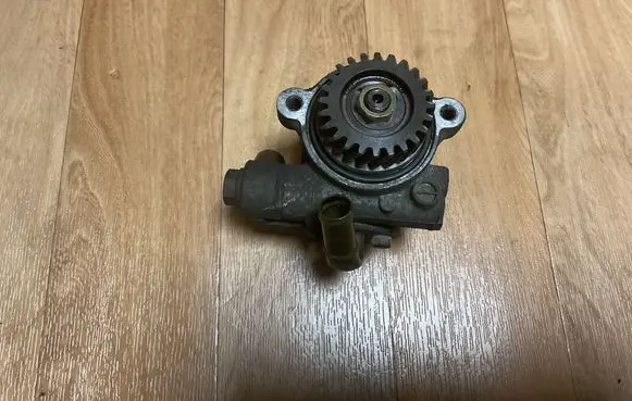 Mitsubishi Pajero Power steering pump 305012