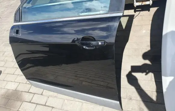 Chevrolet Captiva Front door