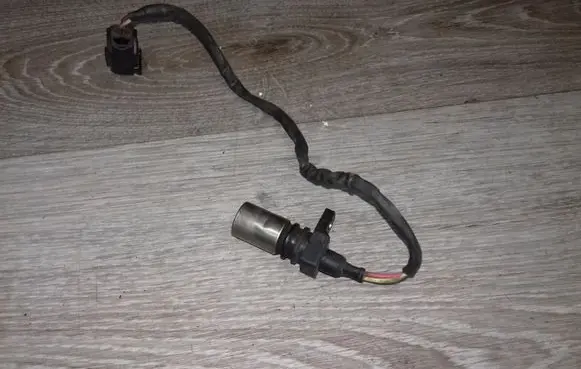 Volvo V70 Crankshaft position sensor 0296000650