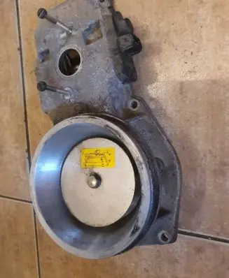Audi 80 90 B3 Fuel distributor 0438121011 026133353