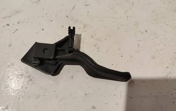 Opel Zafira B Engine bonnet (hood) release handle 218186591